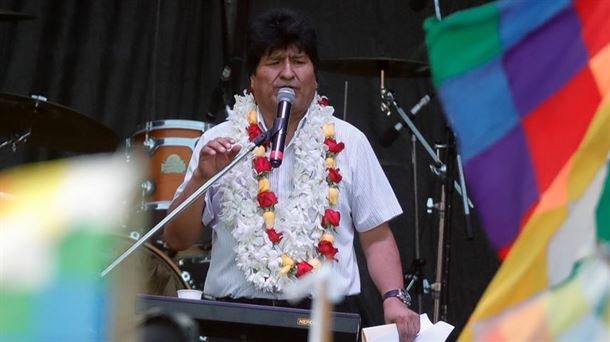 Evo Morales presidente ohiaren hautagaitza atzera bota du hauteskunde organoak.