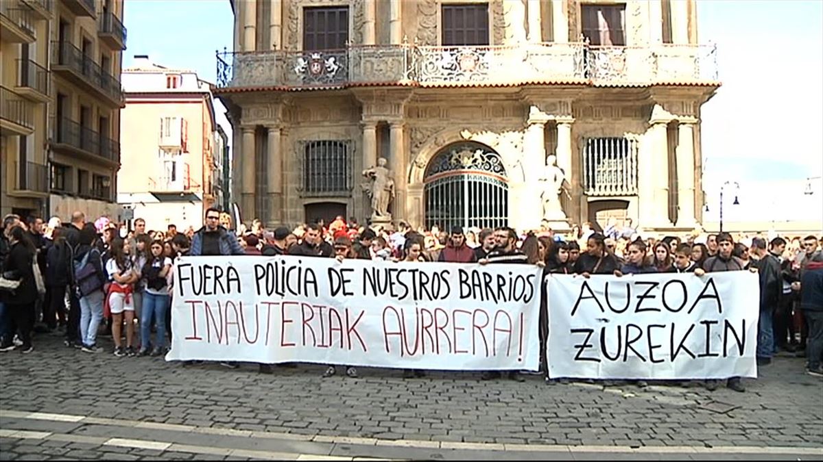 Ernai kolektiboak Espainiako Poliziaren operazioaren aurka deitutako protesta Iruñean. Irudia: EiTB