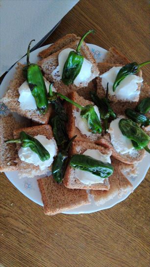 Pinchos de queso con pimiento