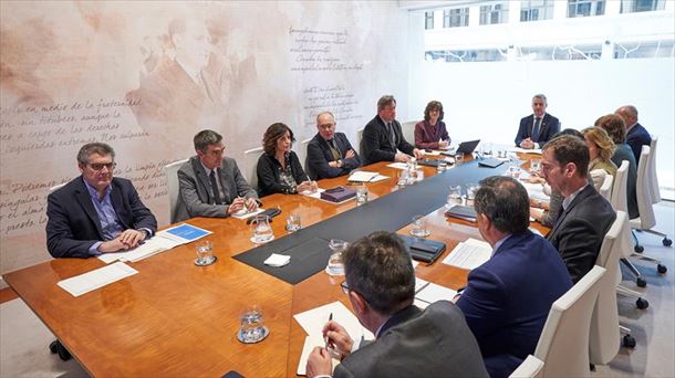 Iñigo Urkullu presidiendo la reunión de la mesa interdepartamental del Coronavirus