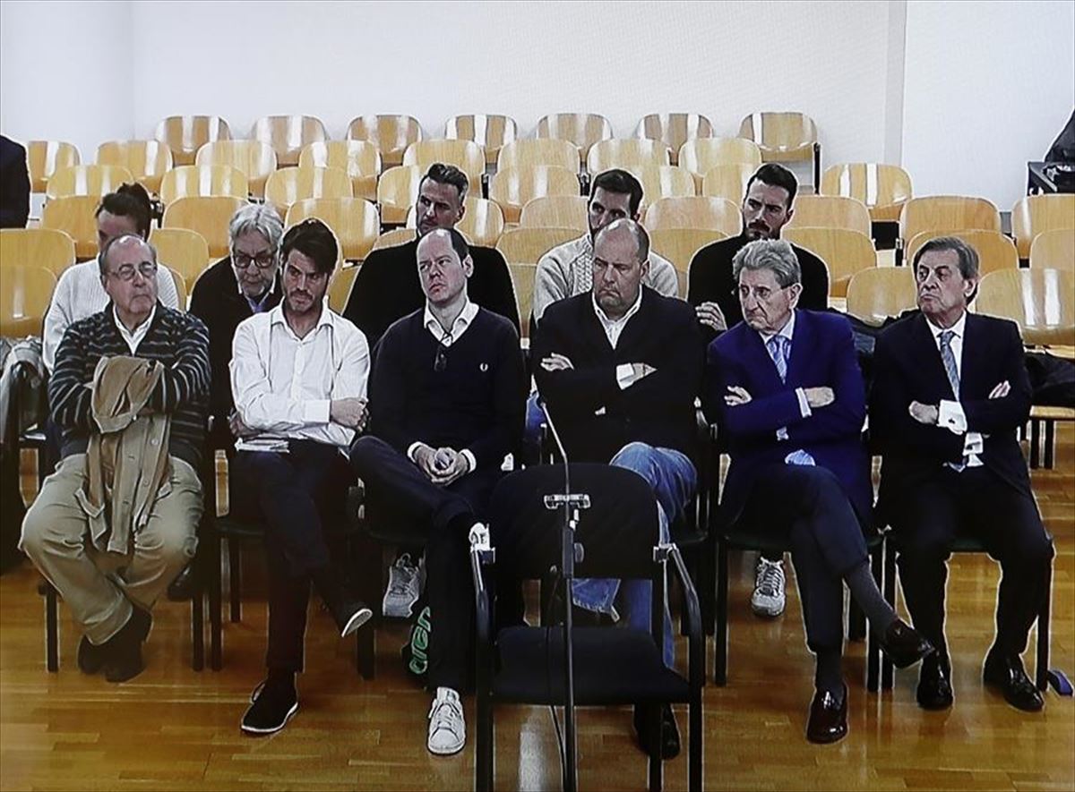 Los acusados en el denominado 'caso Osasuna' en la última sesión del juicio. Foto: EFE