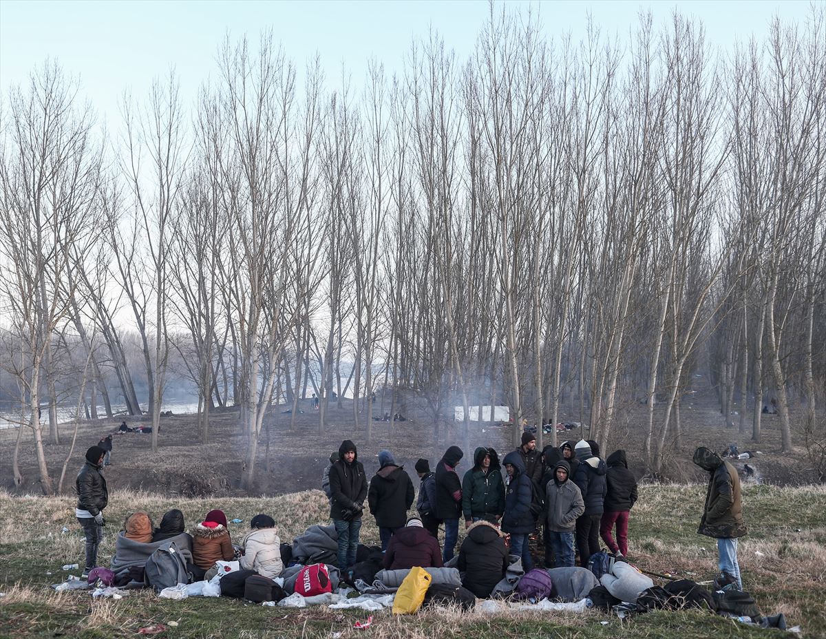 Varios refugiados acampados en Edirne (Turquía). 