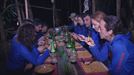Los azules disfrutan de un gran banquete: cochinillo, arroz y cerveza