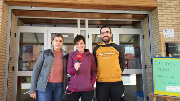 Familias de Mendigorria reclaman su derecho a poder estudiar en euskera en la escuela del pueblo. 