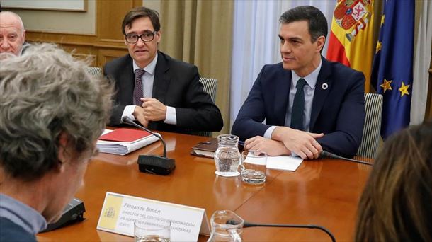 Sánchez, Salvador Illa y  Fernando Simón participan en la reunión de seguimiento del coronavirus