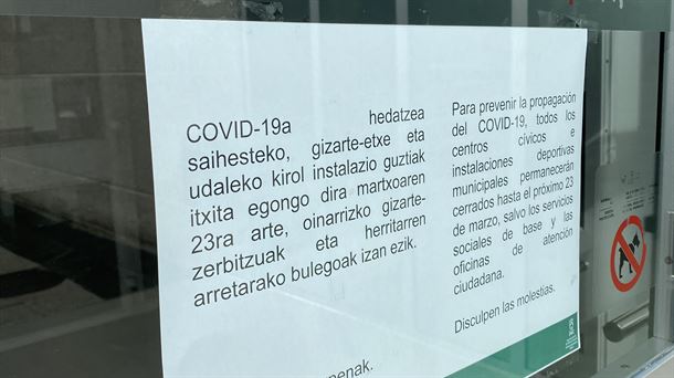 HEGOALDE. CENTRO CIVICO. CARTEL. CORONAVIRUS. CIERRE.