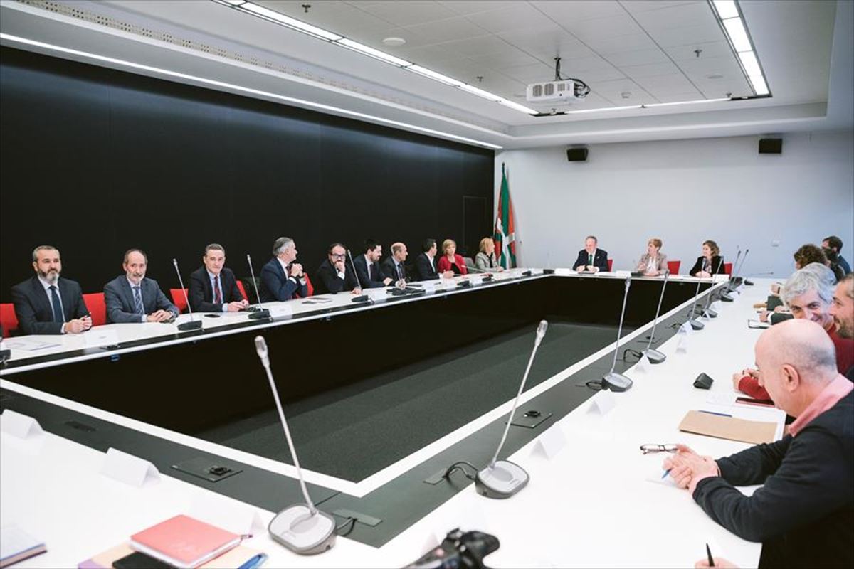 Reunión del Gobierno Vasco y sindicatos. FOto: Efe