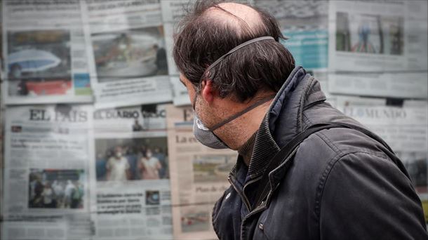 Un hombre con mascarilla en Donostia. Foto: Efe