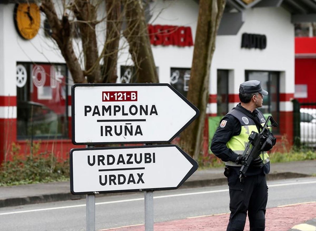 Efectivos de la Policía Nacional controlan en acceso a Navarra desde Francia