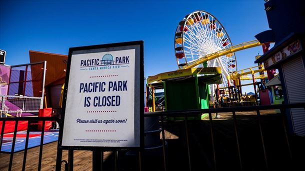 Parque de atracciones cerrado en Santa Mónica a causa de la pandemia de coronavirus. 