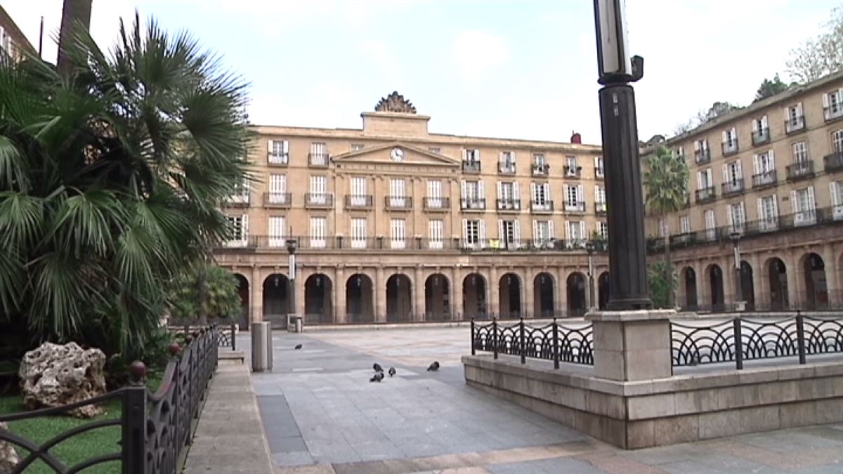 La Plaza Nueva de Bilbao, vacía.