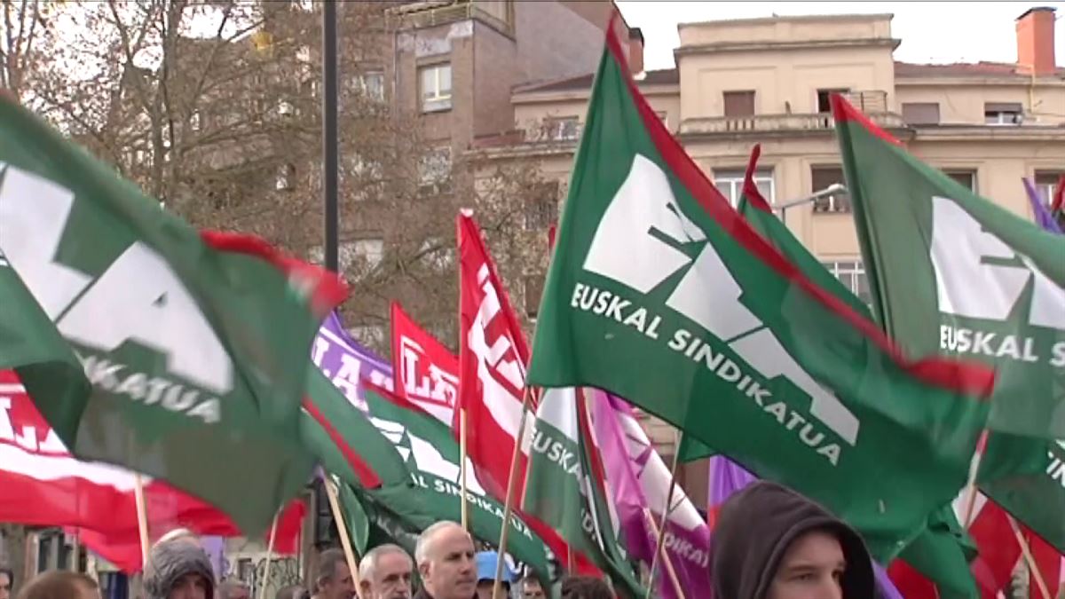 Banderas de los sindicatos ELA y LAB