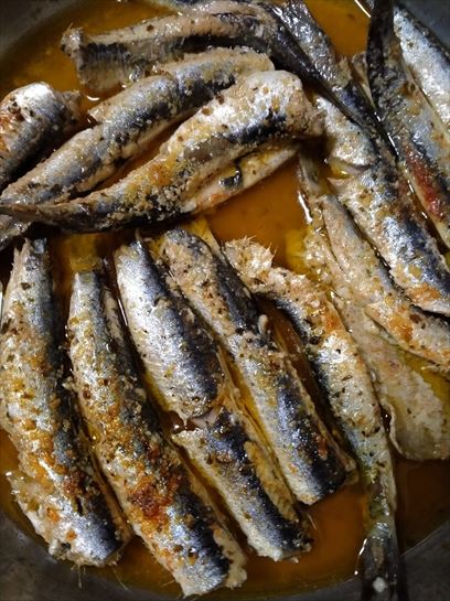Anchoas al ajillo