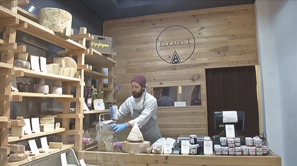 Trabajador de una tienda.