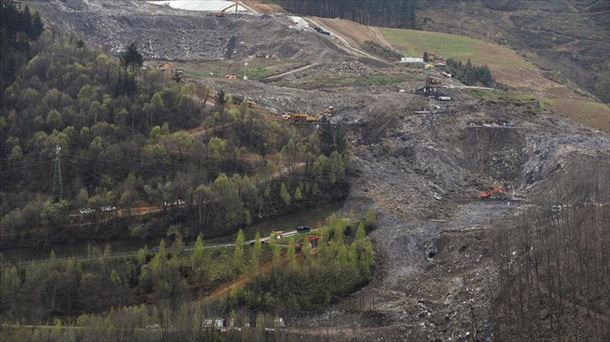 Zaldibarko zabortegia egun, airetik ikusita.