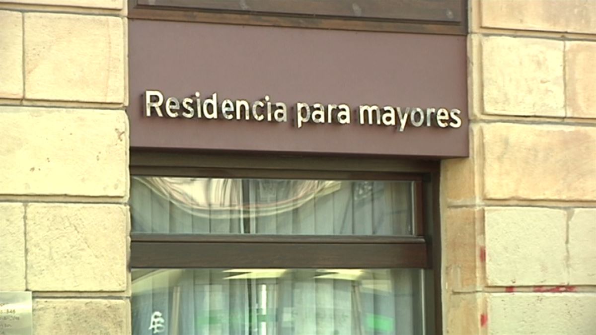 La entrada de una residencia para mayores en Bilbao.