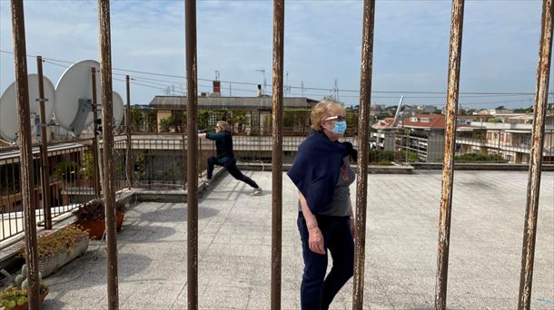 Dos mujeres italianas. Foto: EFE