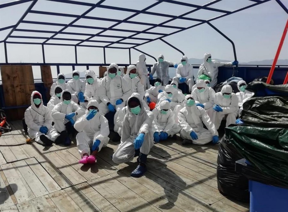 Los 34 migrantes, en el ferry