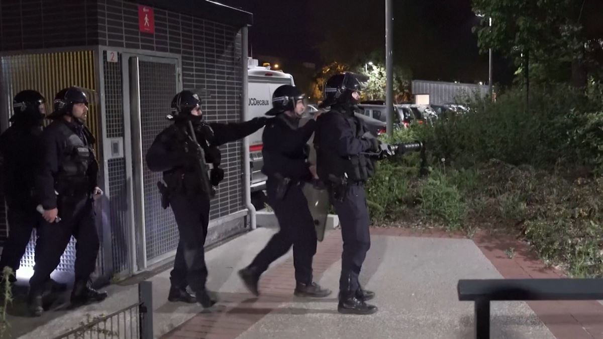 Policía en Villeneuve-la-Garenn