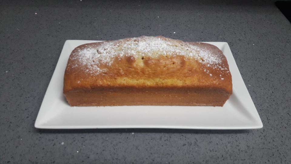 Bizcocho de nata, naranja y canela