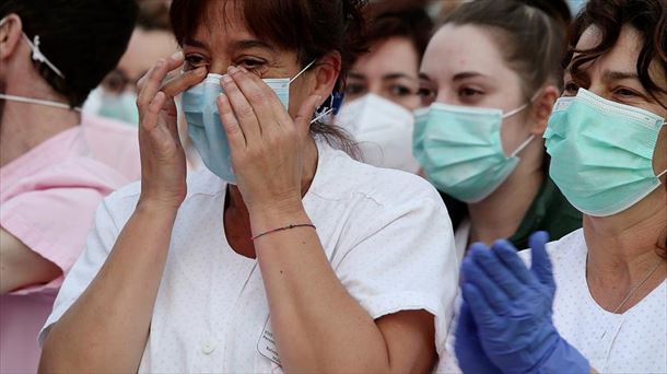 Un grupo de enfermeras con mascarillas.