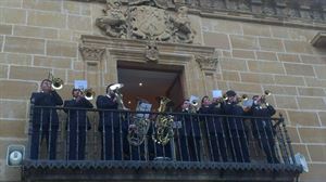 El balcón de casa, escenario de la Retreta en Labastida y Lapuebla de Labarca