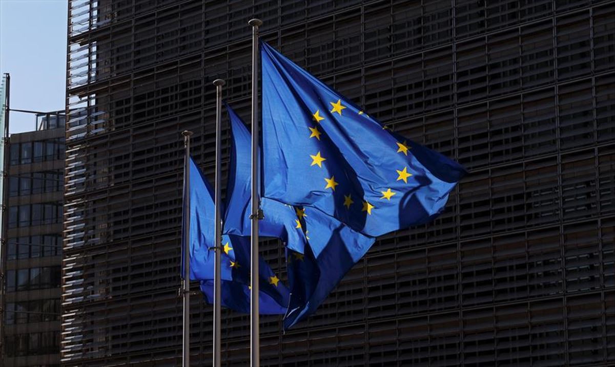 Banderas de la Unión Europea (UE) ondeando en Bruselas. 