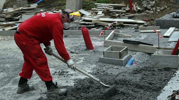 Un trabajador de la construcción, durante su jornada de trabajo