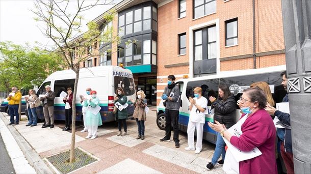 Trabajadores de una residencia de Vitoria-Gasteiz. Foto: EFE. 