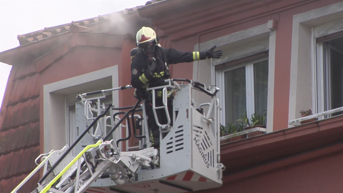 Un edificio de viviendas incendiado esta tarde en San Sebastián y los vecinos han sido realojados