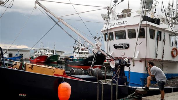 Un barco pesquero en Hondarribia