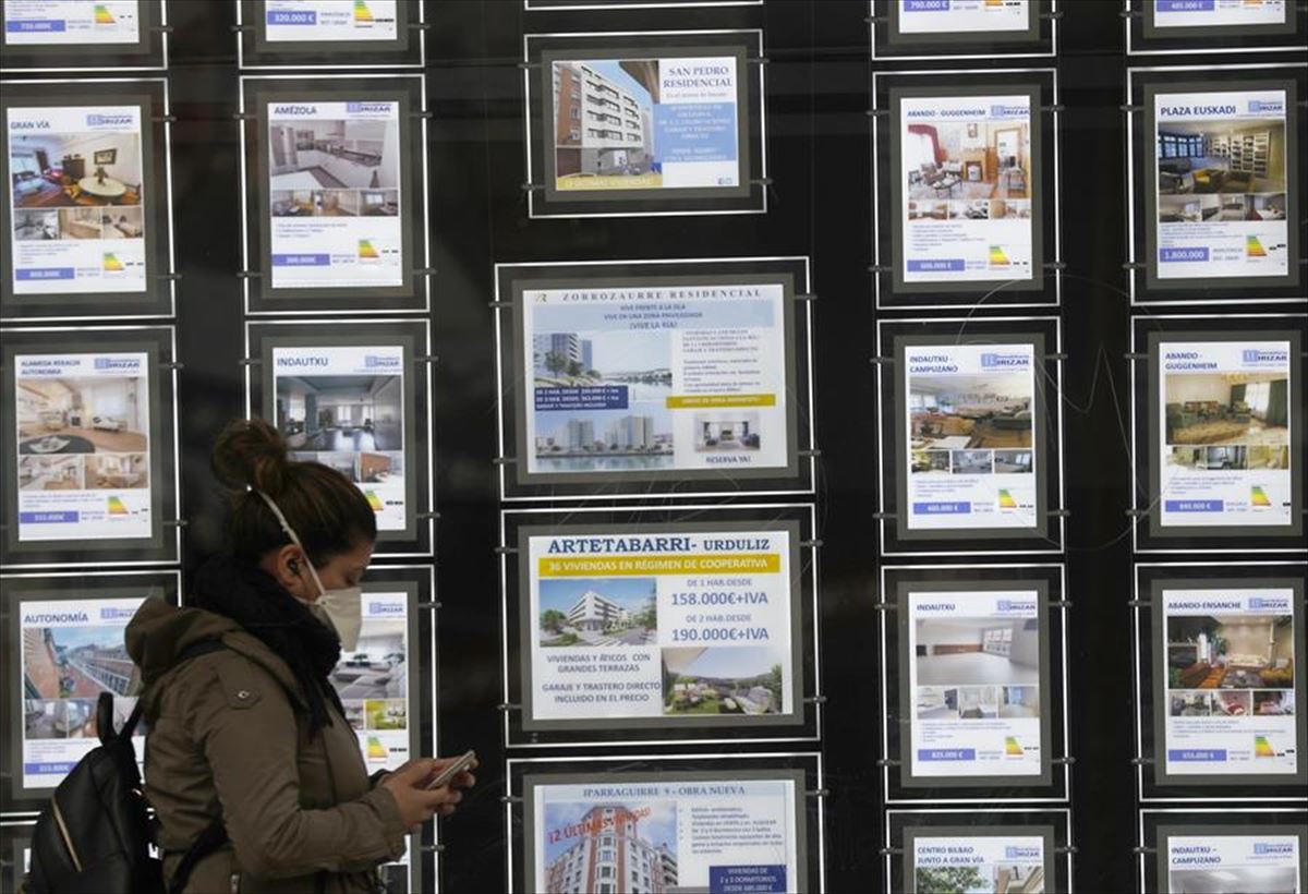 En abril se ha acentuado en Euskadi la caída de compraventa de viviendas.