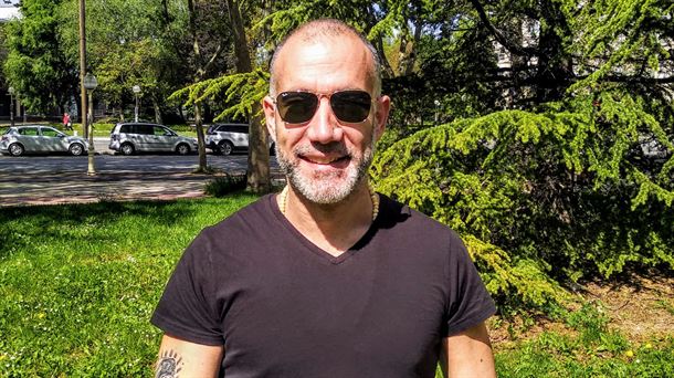 El periodista Mikel Oraá debuta como escritor con la novela "SIN ALMA"