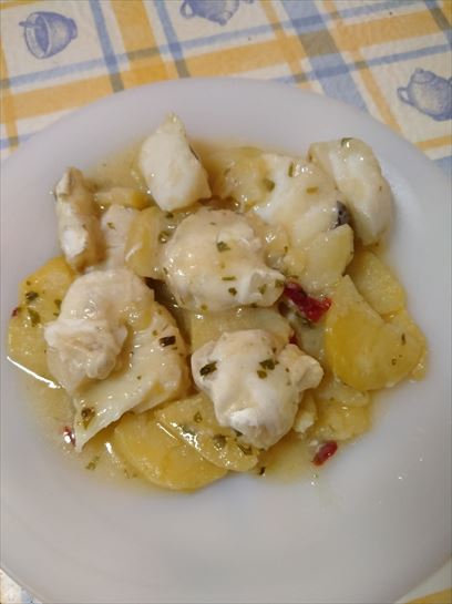 Patatas con bacalao y kokotxas