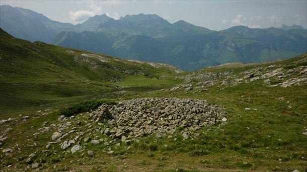 2018an Col de Lurdén (Ossau, Biarno) Hilharriak elkarteak aurkitutako trikuharria.