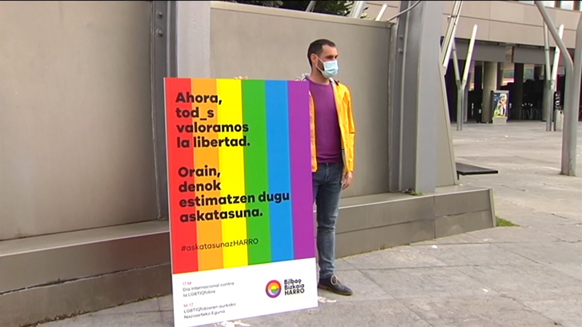 "LGBTIQfobia"ren aurkako elkarretaratze baten irudia