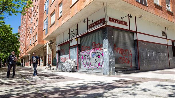 El batzoki del PNV en el barrio de Lakua en Vitoria-Gasteiz ha amanecido con pintadas