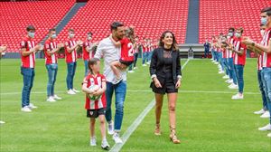 Aduriz sale por última vez al césped de San Mamés