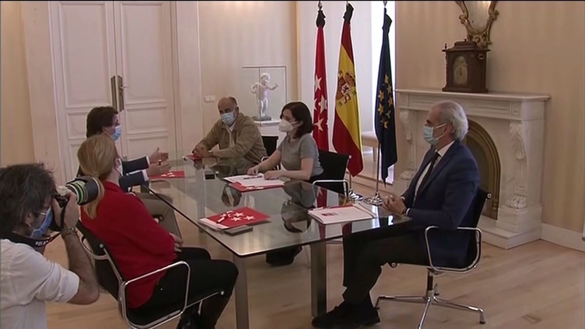 Imagen de una reunión entre responsables políticos de Madrid.