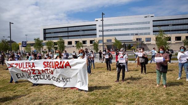 Protesta de los sindicatos por la vuelta a las escuelas. Foto: Efe