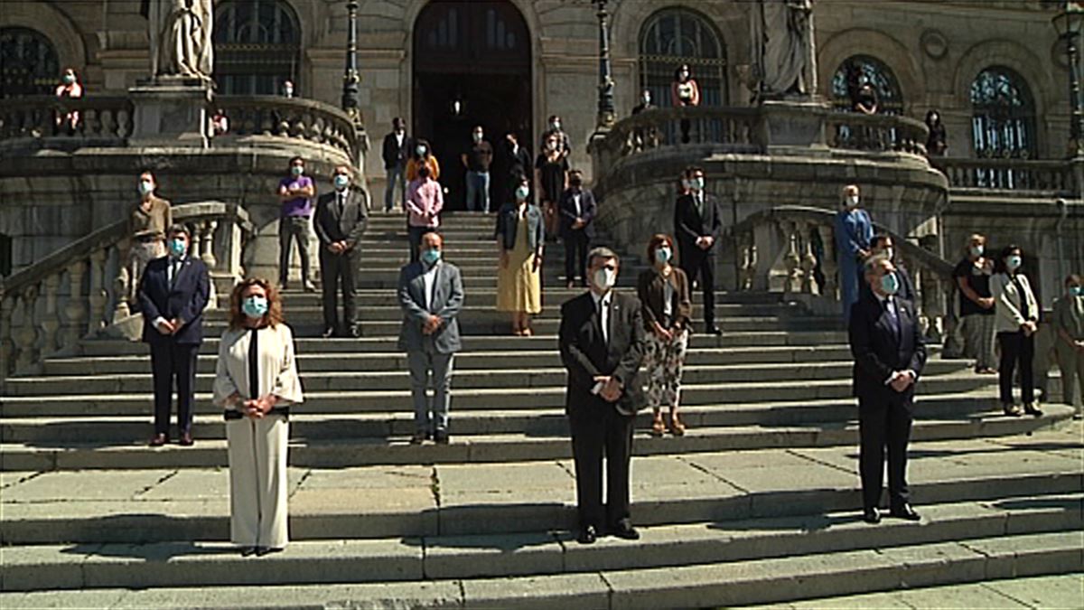El Ayuntamiento de Bilbao homenajea a las víctimas de la COVID-19
