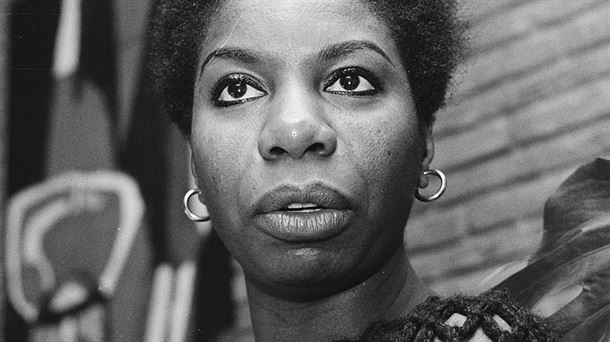 Nina Simone, afroamerikarren eskubideen aldeko musikari handia
