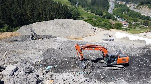 Trabajos de excavación y búsqueda en el vertedero de Zaldibar