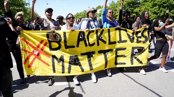 "El hombre negro sufre mucho temor ante la policía porque le matan a menudo"