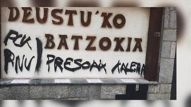 Deustuko (Bilbo) batzokiaren kanpoaldea. EiTBko bideo batetik ateratako irudia.