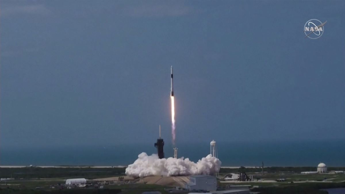 Falcon 9, SpaceX konpainia komertzialaren suziria.