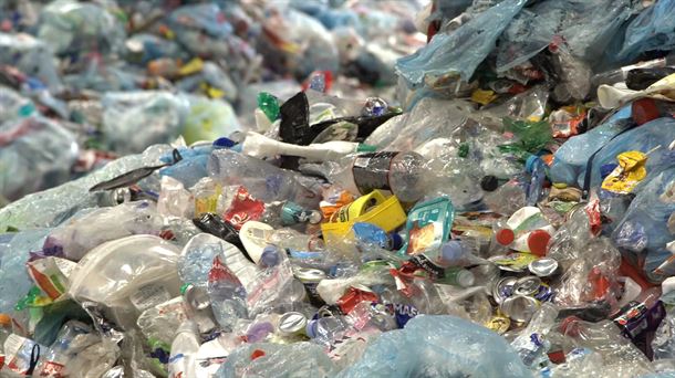Investigación para mejorar la gestión de los desechos plásticos