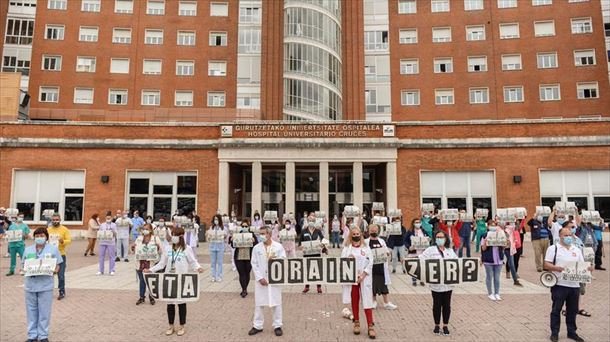 Osakidetzako langileek egindako protesta bat Gurutzetako Ospitalean. Argazkia: Efe