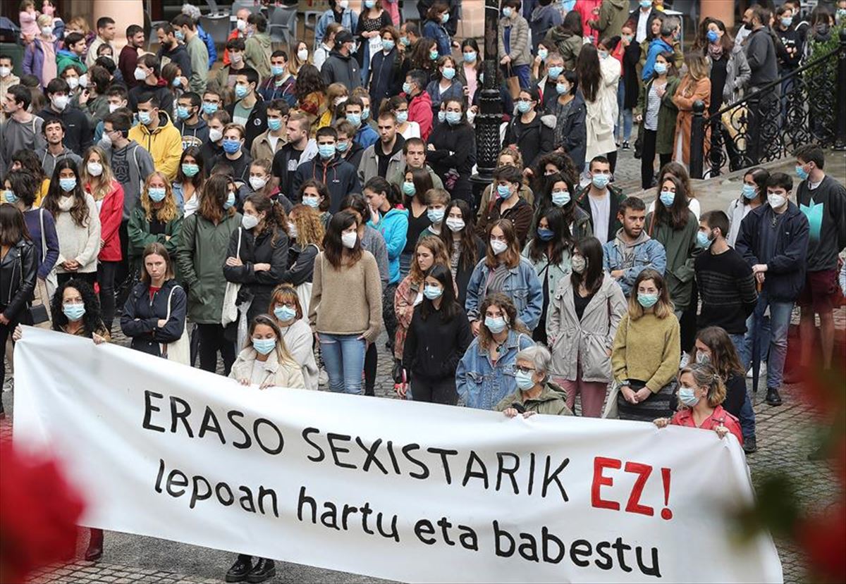 Imagen de archivo de una movilización contra la violencia machista en Zarautz. Foto: EFE
