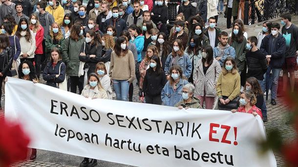 Eraso matxisten aurka Zarautzen egindako bilkura bat. Artxiboko argazkia: EFE